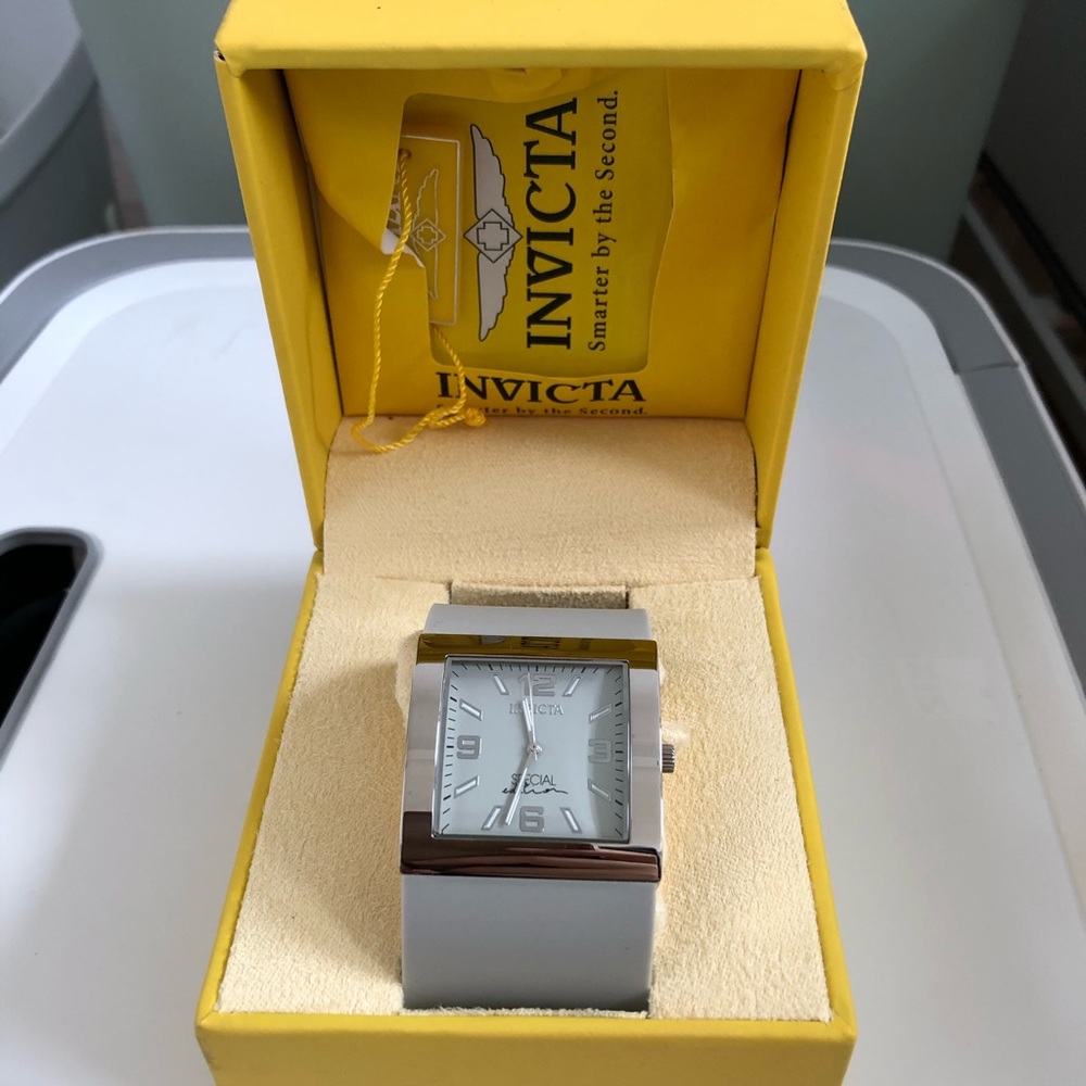Women’s Invicta Silicone Bracelet Fashion Watch